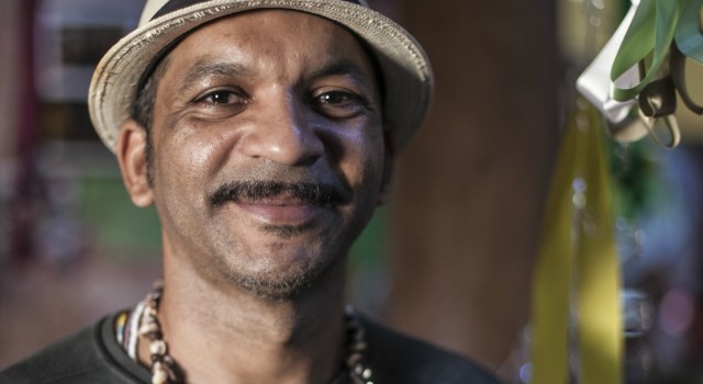 Cacau Arcoverde, el músico que lleva al mundo la cultura del «sertão»