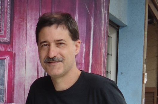 Julio Monge, el educador vasco que emprendió su «sueño de loco» en un pequeño paraje de El Salvador