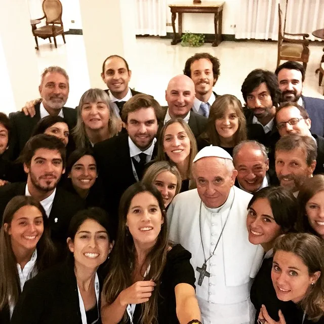 papa-assistentes-scholas-no-vaticano